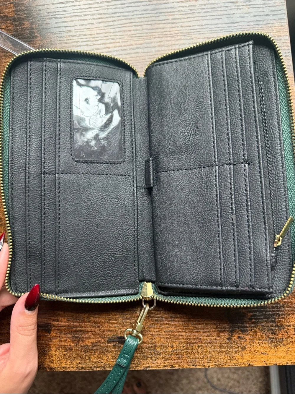 Steve Madden compact zip